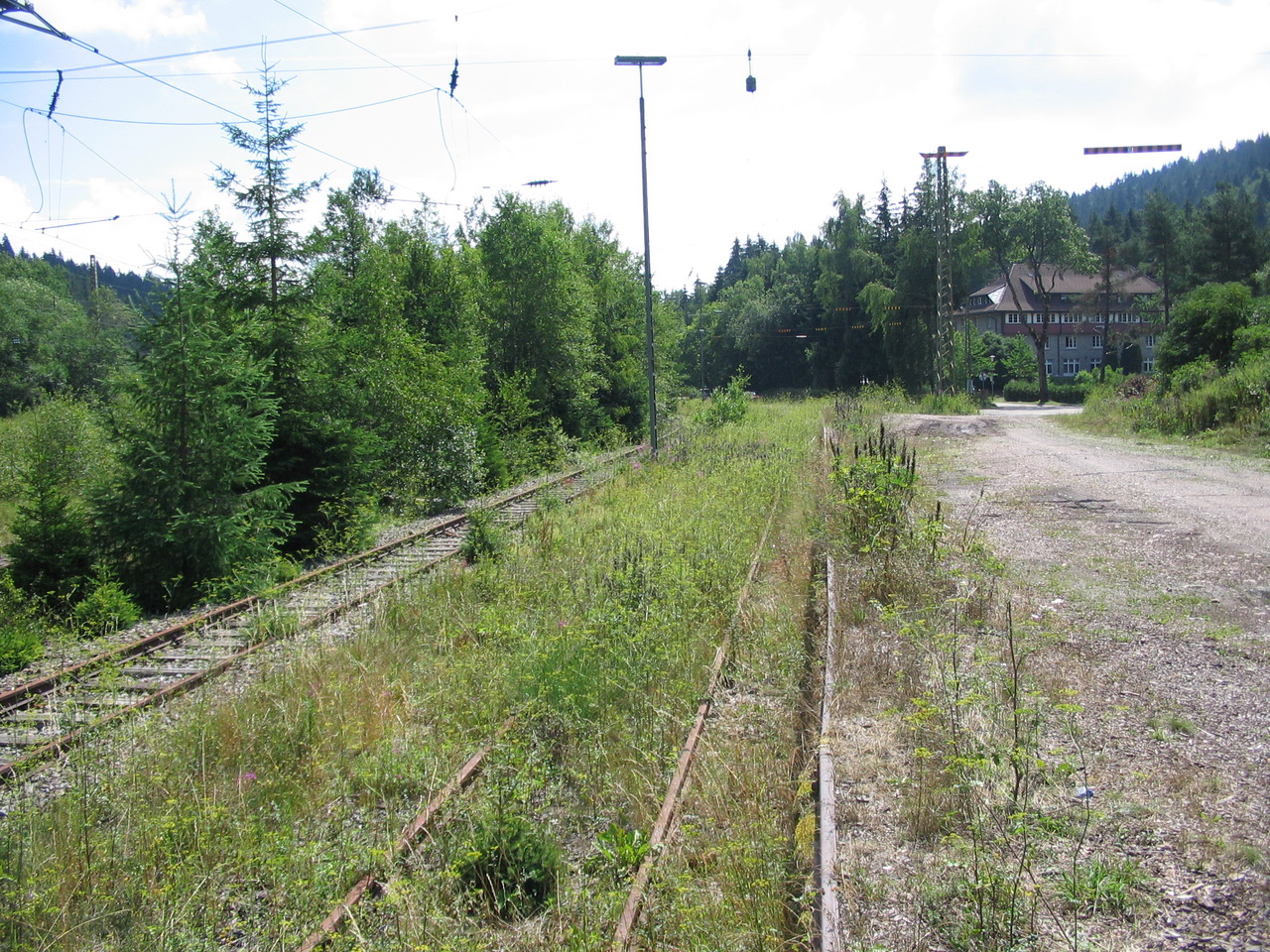 Bahnhofsgelände Blickrichtung Lokschuppen im Jahr 2006, Jens Reichelt